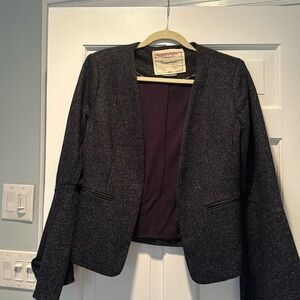 Beautiful navy & white cropped blazer.